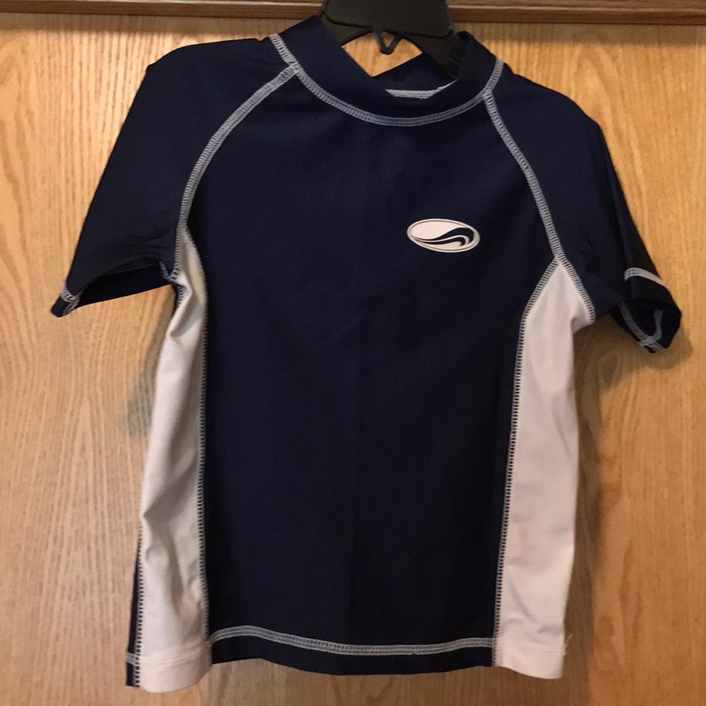 Arizona Jean Company S or 5 child boy’s rash guard swim shirt navy blue white